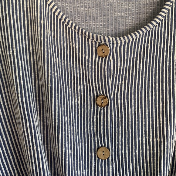 NWOT W5 Short Sleeve Top - Picture 3 of 5